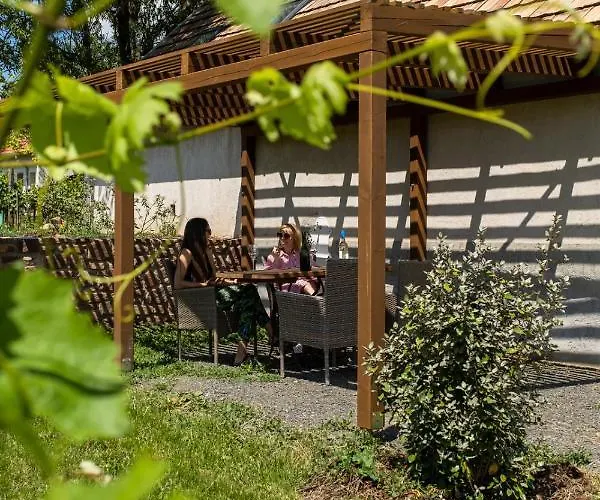 Birtok Mandula Apartmanhaz Апартаменты *